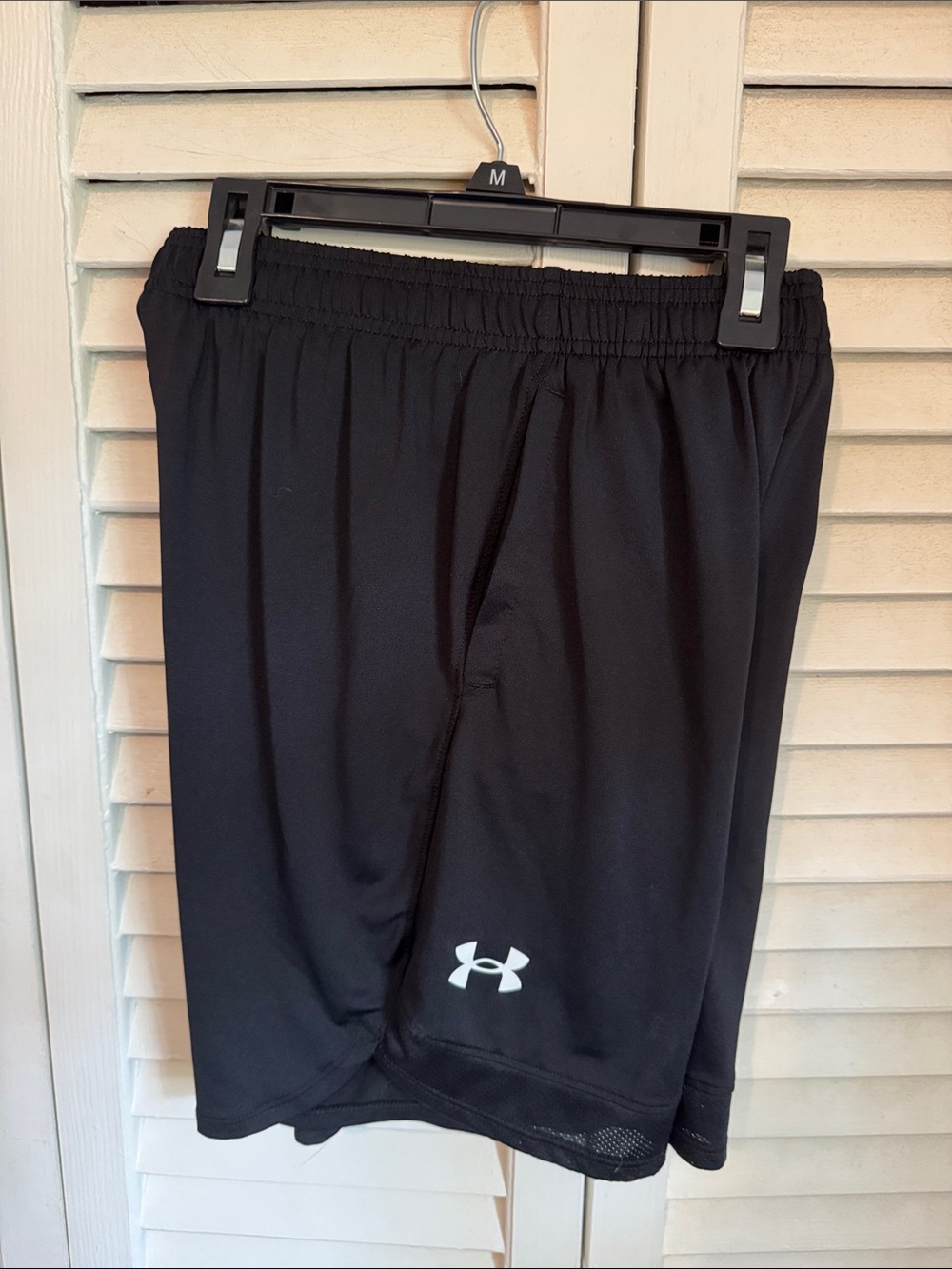 Under Armour Black Performance Mesh Shorts BOYS YOUTH MEDIUM Athletic